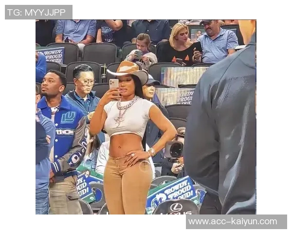 马冬梅身材惊艳引热议克莱表现低迷场均仅9分3板命中率堪忧